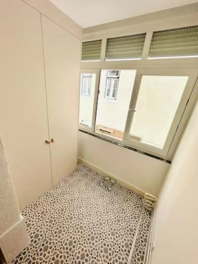 Lisbon Large City Flat Up 8Pp Portugal