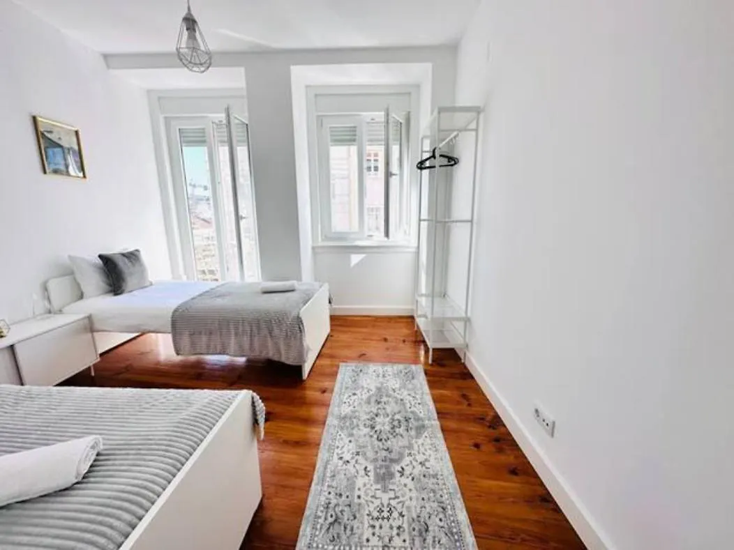 Lisbon Large City Flat Up 8Pp