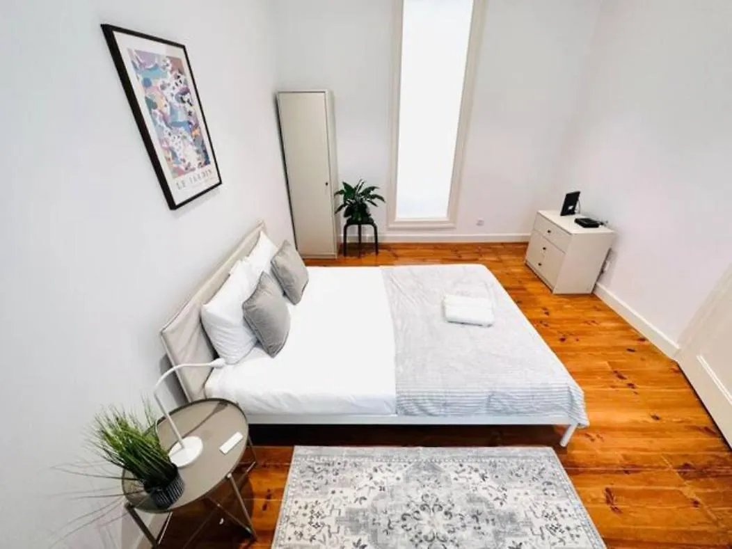 Lisbon Large City Flat Up 8Pp