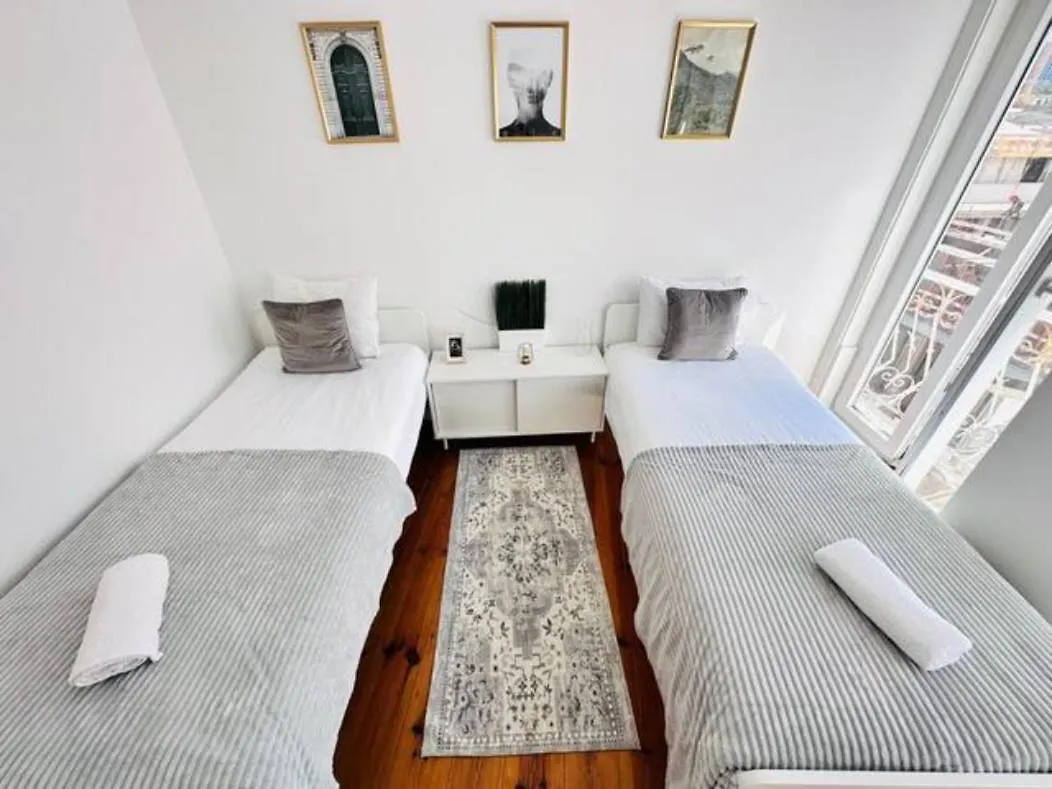 Lisbon Large City Flat Up 8Pp